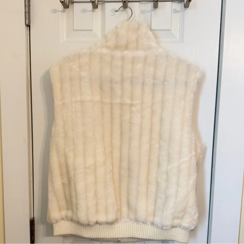 Mixit White Faux Fur Vest - Picture 2 of 7